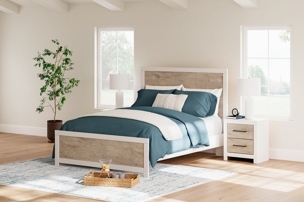 Charbitt Queen Panel Bed with 2 Nightstands