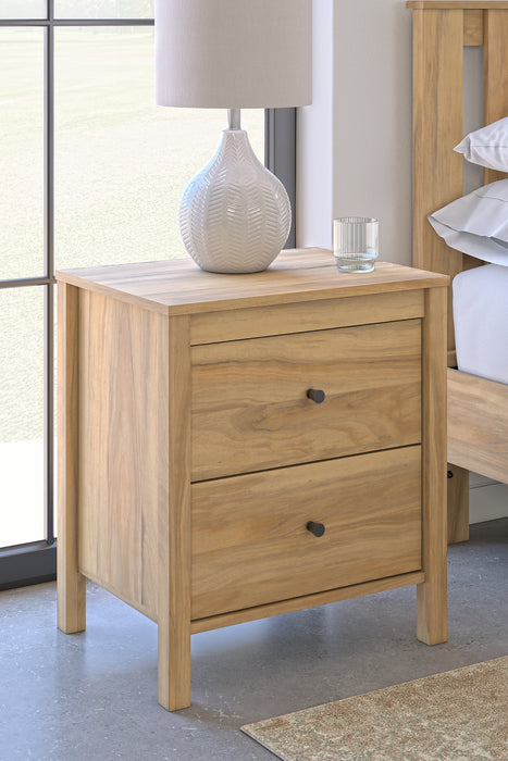 Bermacy Queen Panel Headboard with Dresser and 2 Nightstands