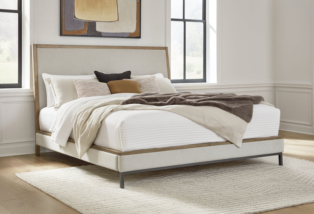 Tomtyn Queen Upholstered Bed